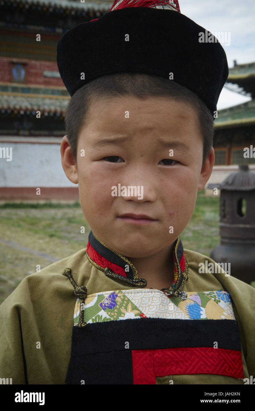 Mongolia,Asia centrale,Ovorkhangai provincia,Orkhon valley,UNESCO patrimonio mondiale,chiostro di Erdene Zuu,Karakorum,vecchia capitale dell'impero mongolo,boy in costume tradizionale,ritratto, Foto Stock