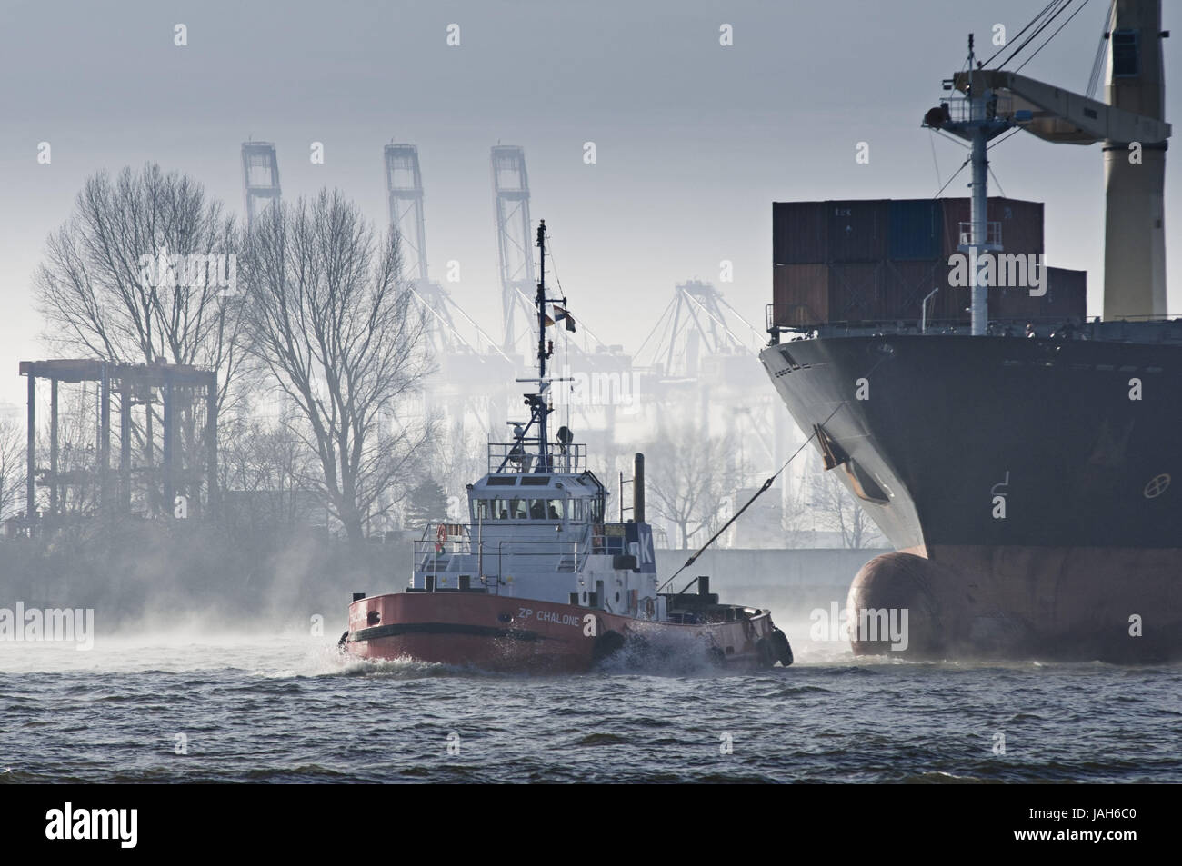 La germania,Amburgo,l'Elba,Harbour,'ottimo posto',nave portacontainer,il trattore, Foto Stock
