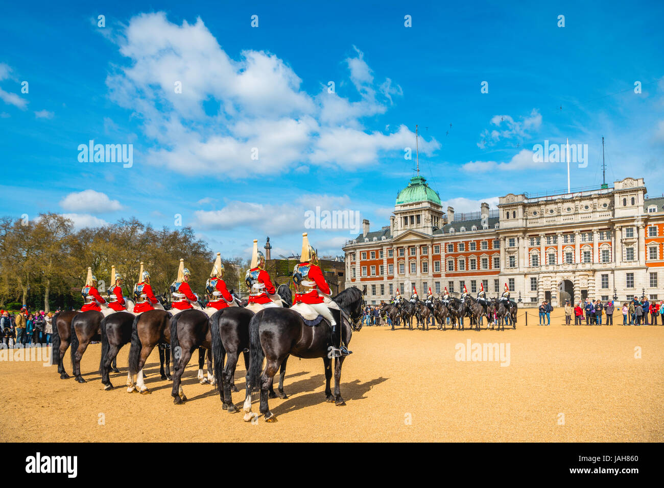 Guardia reale in rosso uniforme su cavalli, i bagnini, Blues e Royals, elettrodomestico cavalleria reggimento montato, parata a terra Foto Stock