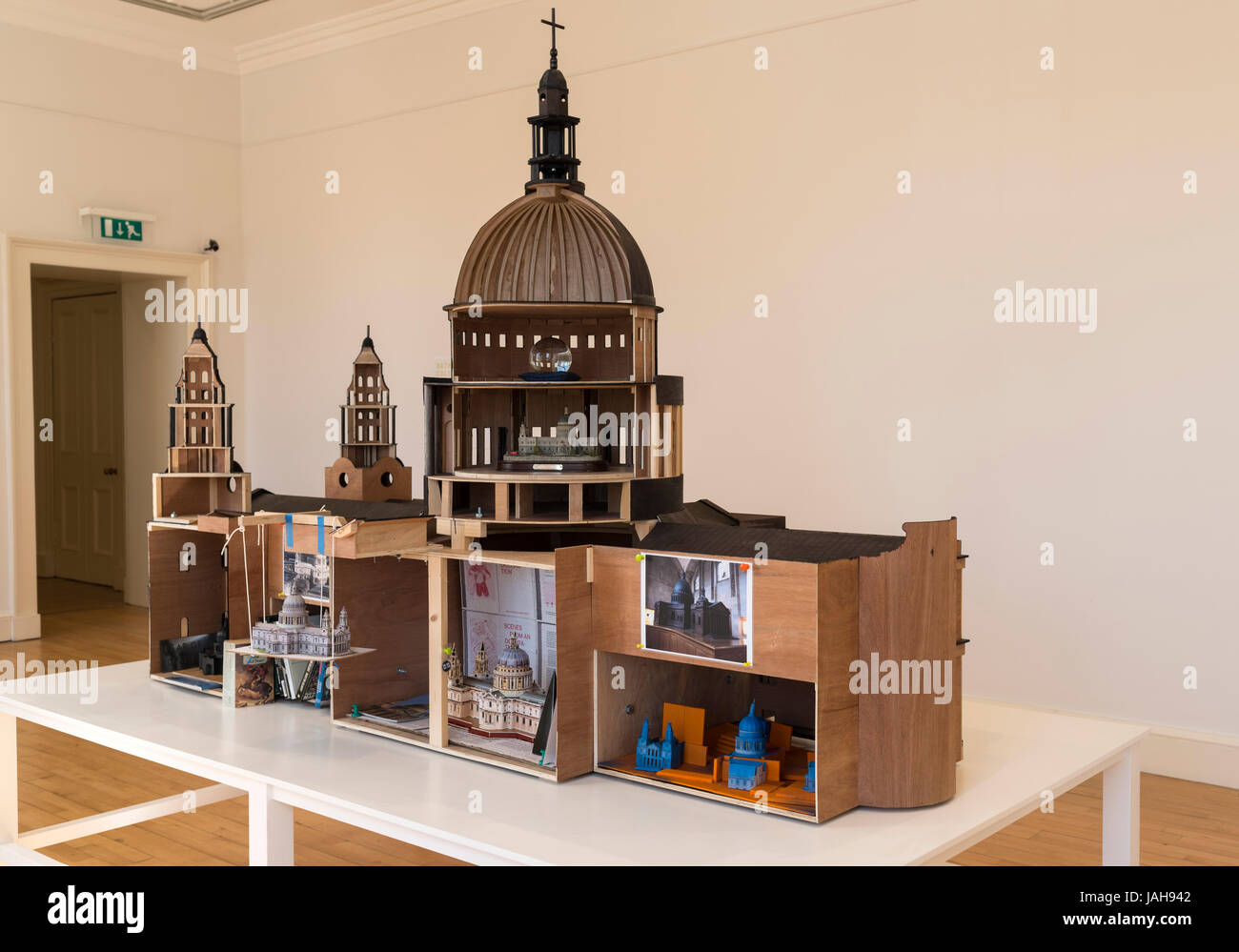 Nathan Coley presentano Paolo 2015, Scottish Galleria Nazionale di Arte Moderna, Edimburgo, Scozia Foto Stock