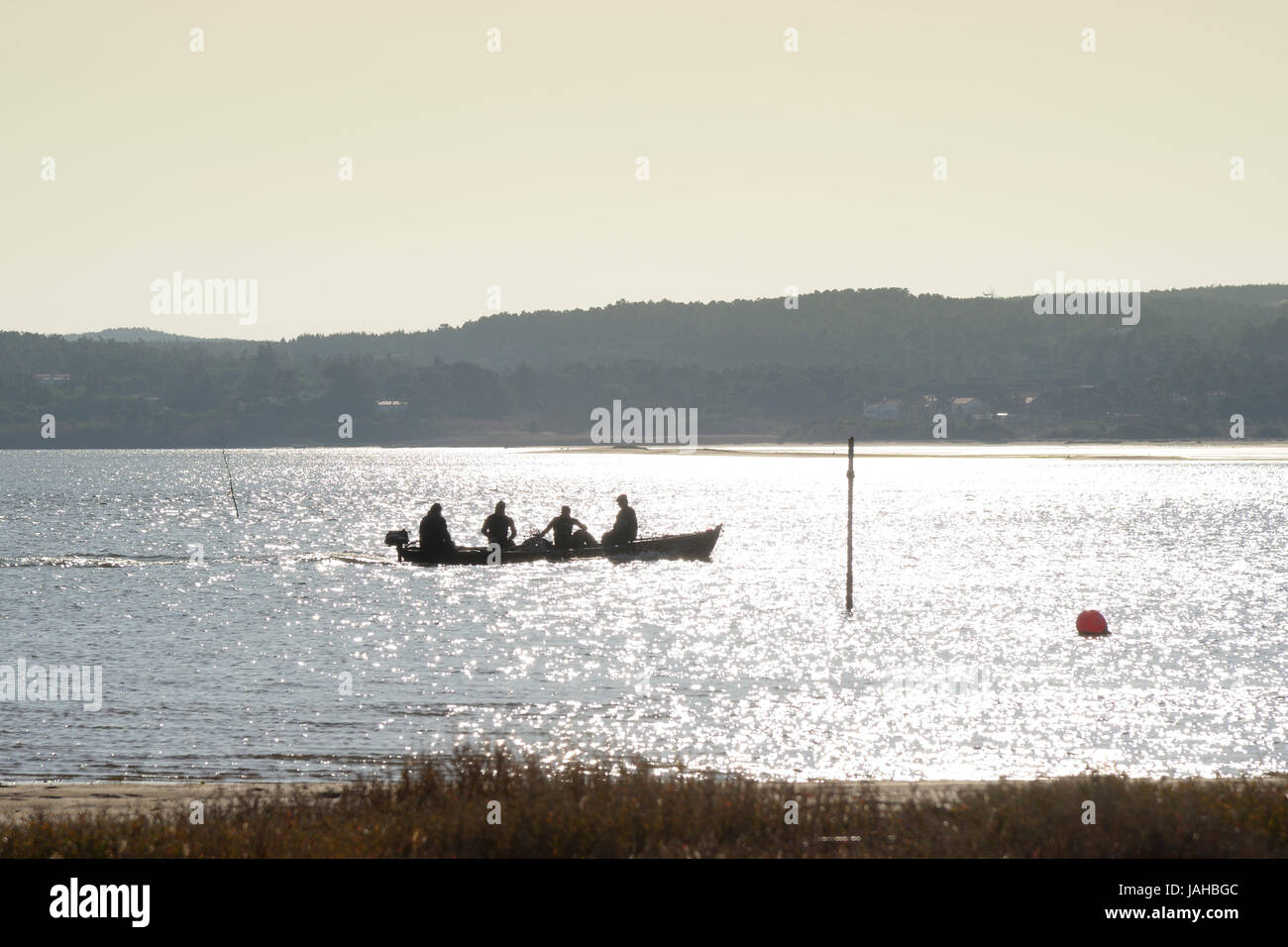 I pescatori nella laguna di Óbidos. Portogallo Foto Stock
