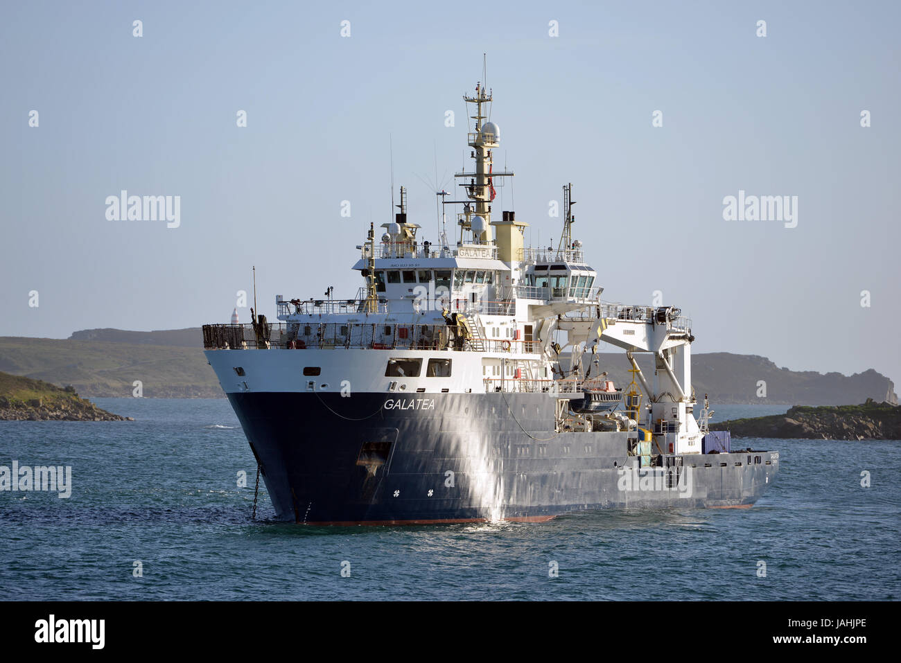 Il Galatea, una boa-nave posa e faro di gara, nelle Isole Scilly. Foto Stock