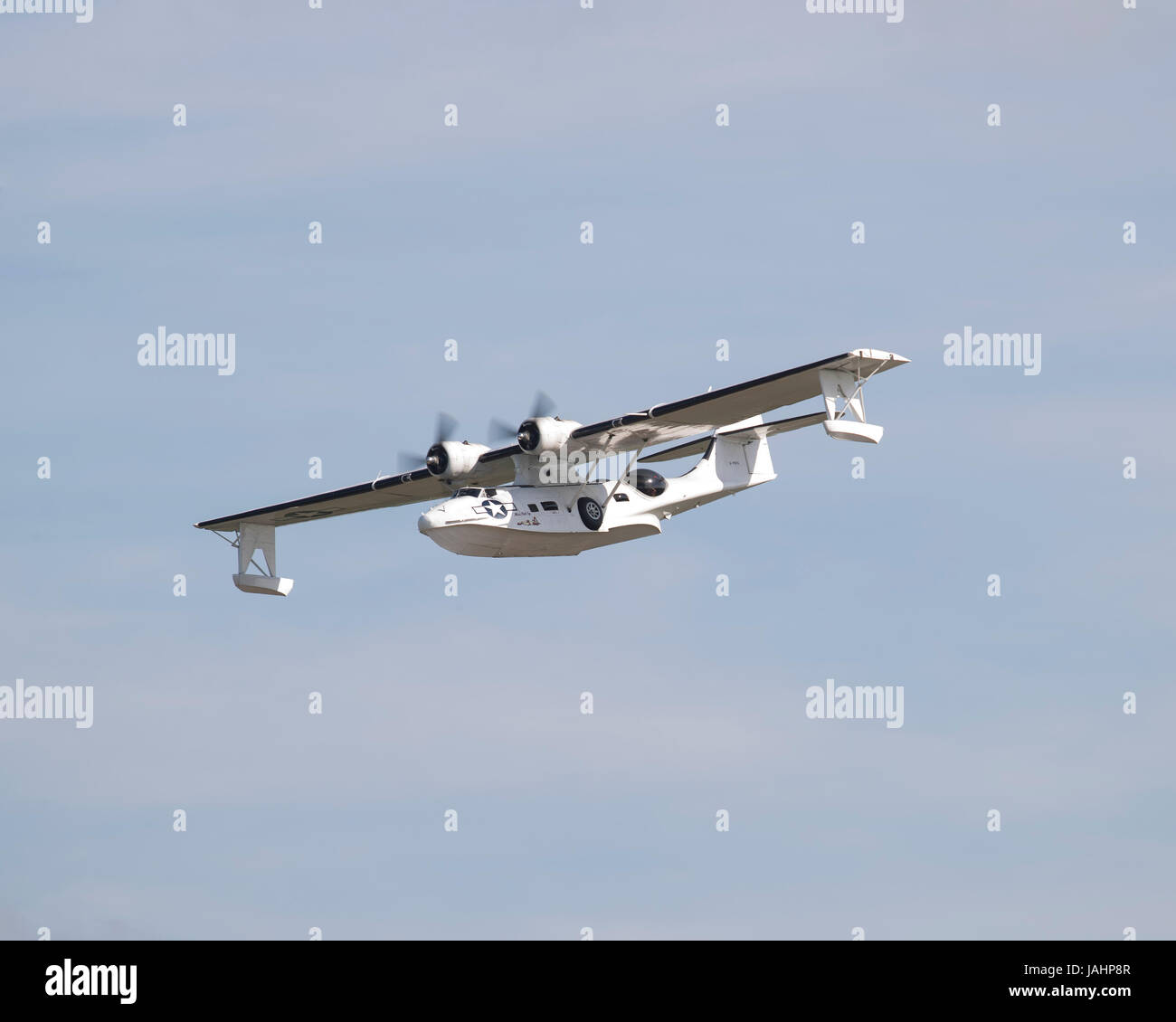 Conserve di costruttiva PBY-5A Catalina flying boat battenti a Duxford Air show Foto Stock