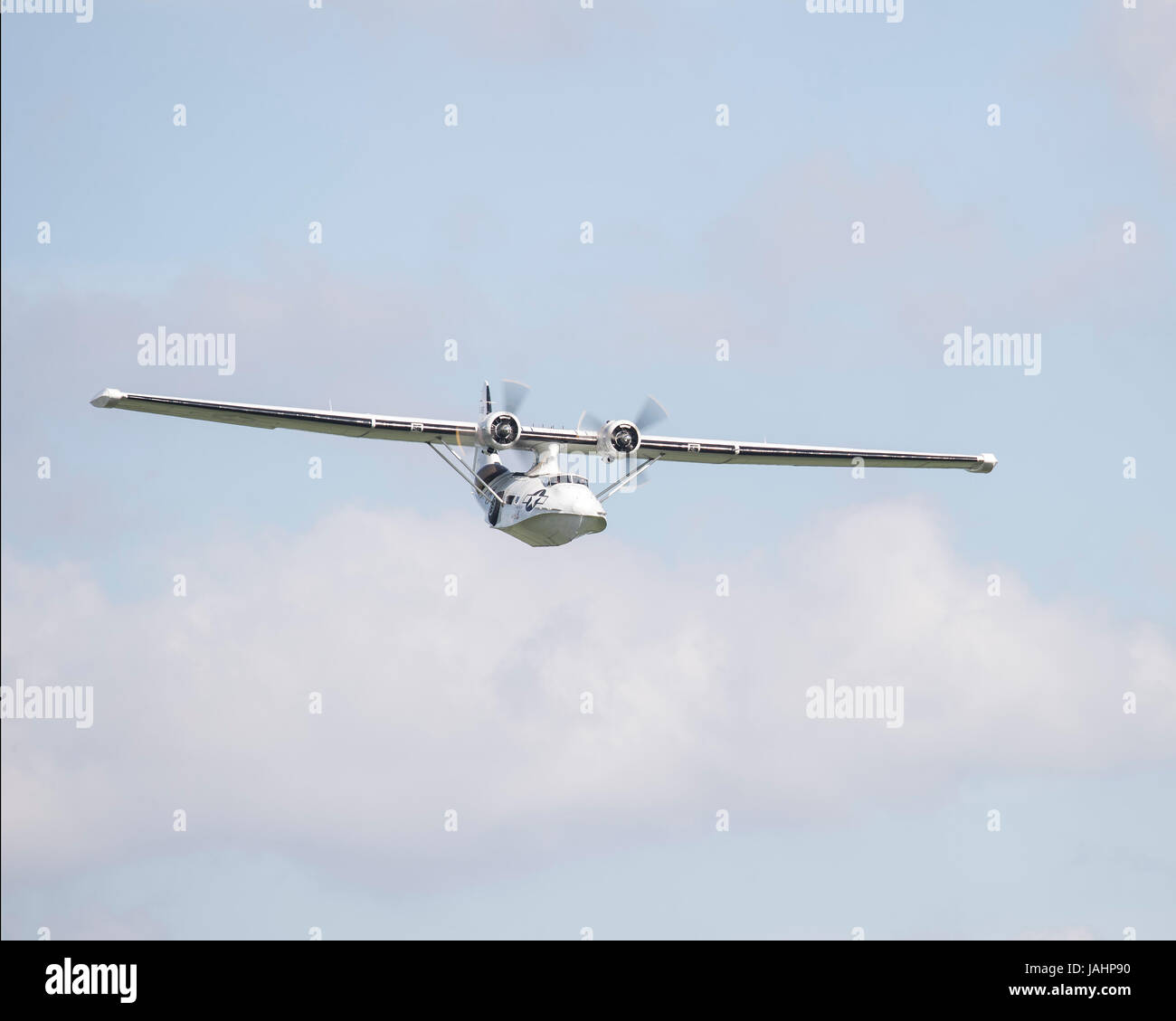 Conserve di costruttiva PBY-5A Catalina flying boat battenti a Duxford Air show Foto Stock