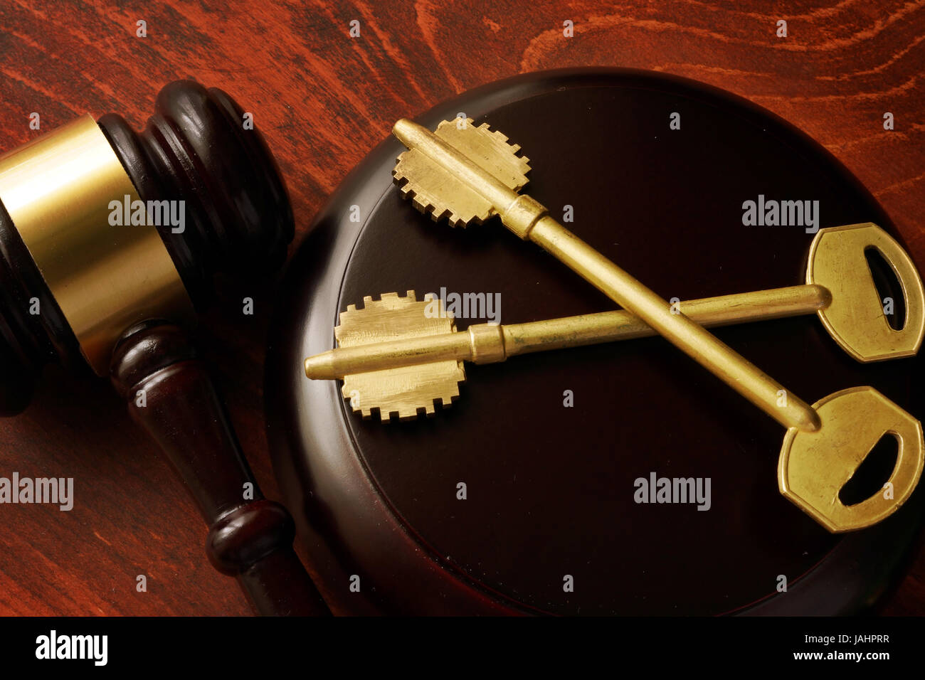 Immobiliare di frode. Martello e chiavi. Foto Stock