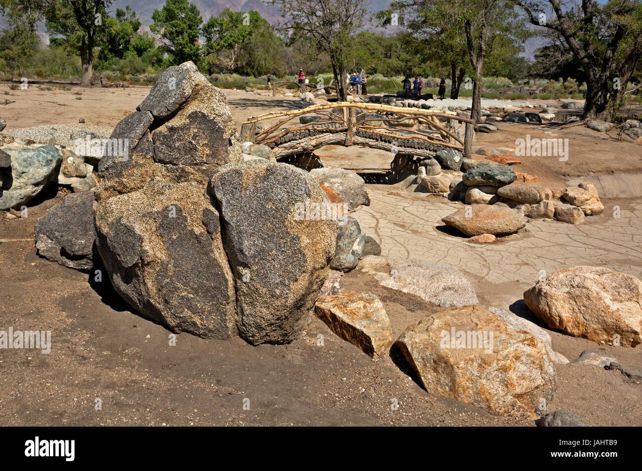 Ca03269-00...california - progettato e msde a mano, questi giardini giapponesi sono stati creati dai residenti di manzanar; una guerra mondiale 2 internme giapponese Foto Stock