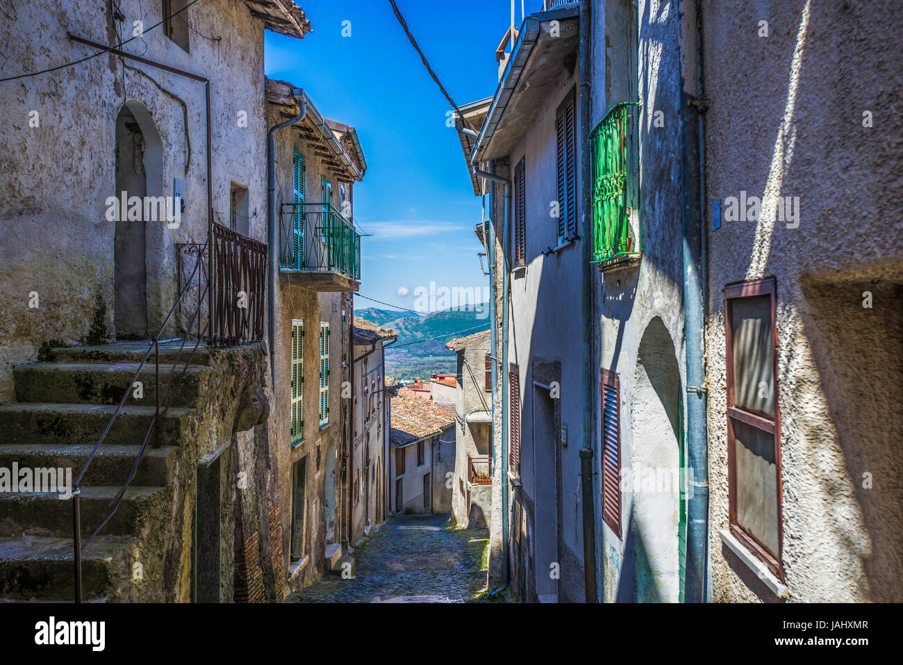 Vista di un po' di strada in una cittadina vicino a Roma Foto Stock