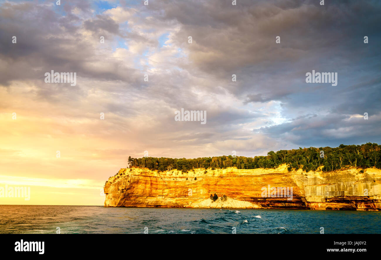 Le formazioni rocciose a Pictured Rocks National Lakeshore sulla Penisola Superiore, Michigan Foto Stock