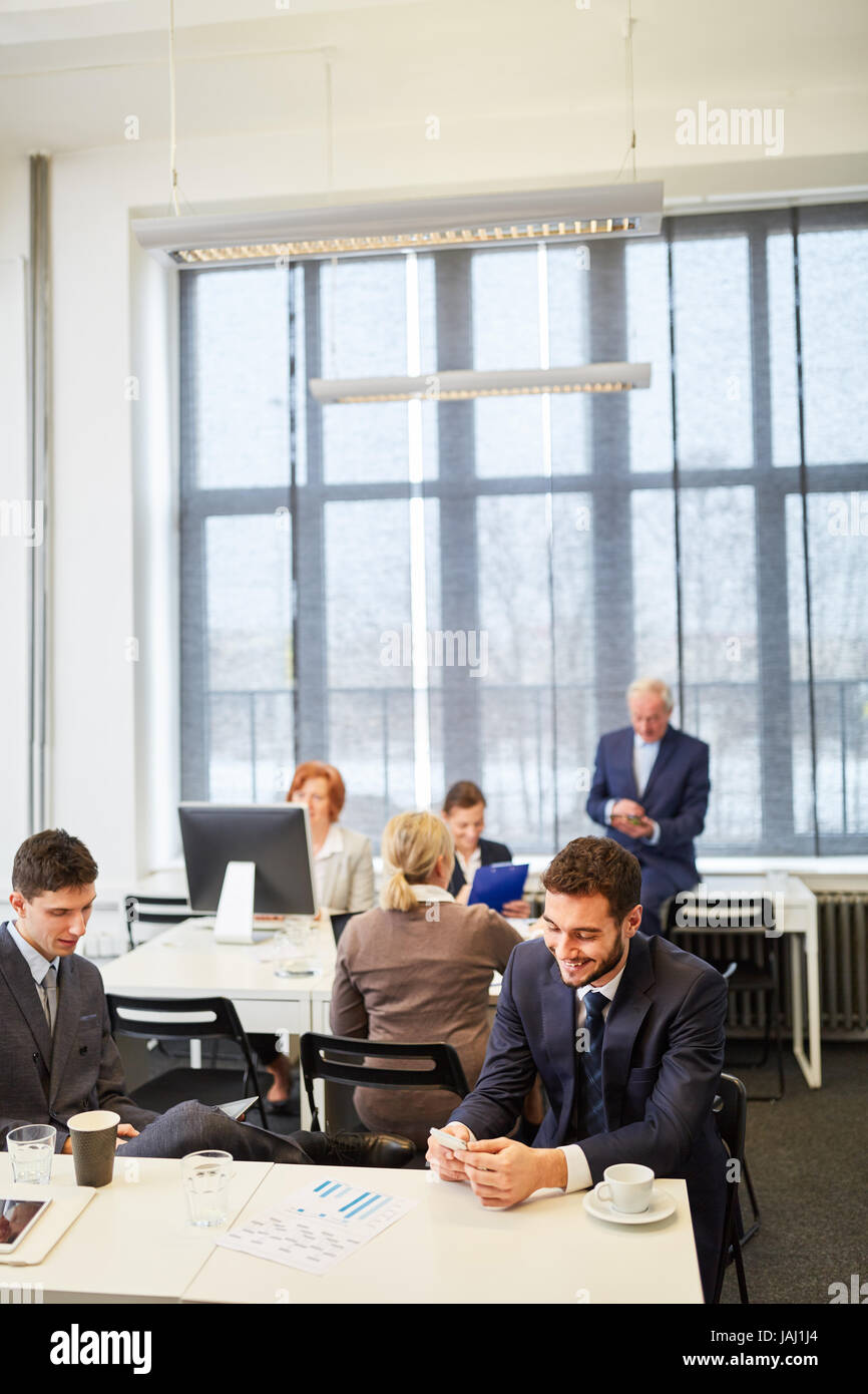 Coworking in ufficio il concetto di condivisione come nuovo modello di business Foto Stock