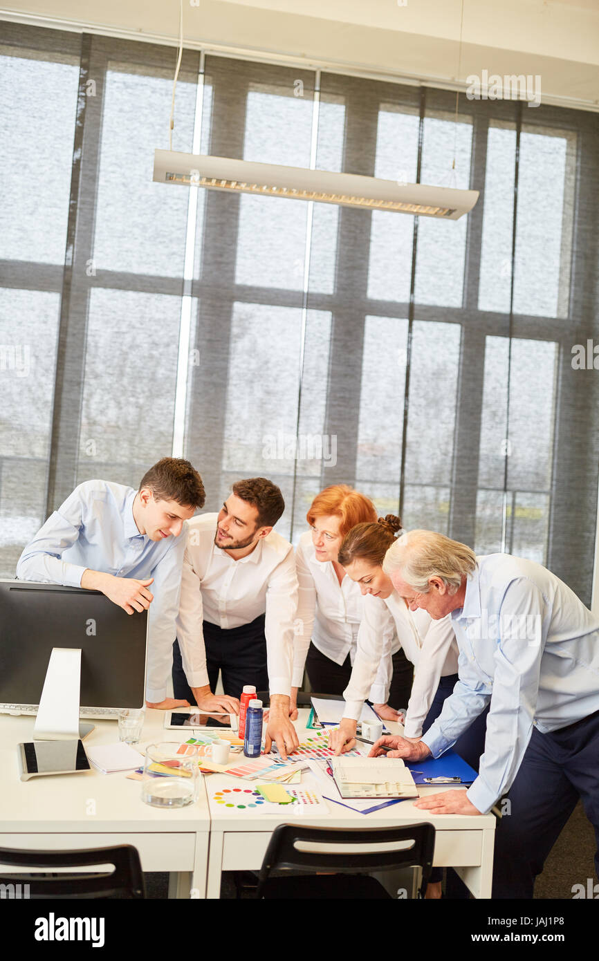 Il team di designer creativi di pianificazione analisi del nuovo progetto Foto Stock