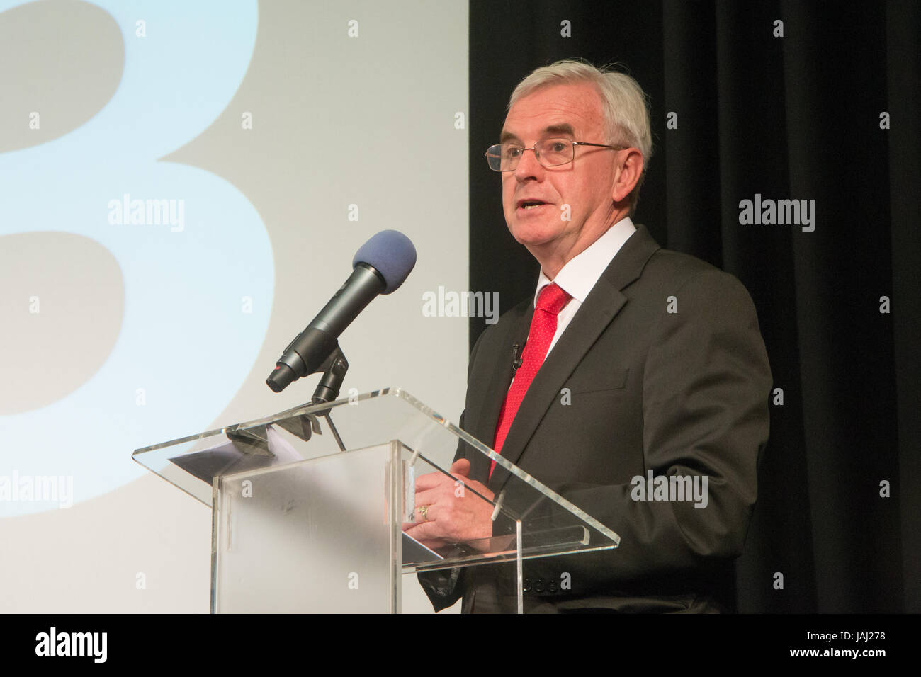 Cancelliere ombra John McDonnell parlando a un husting prima delle elezioni generali 2017 Foto Stock