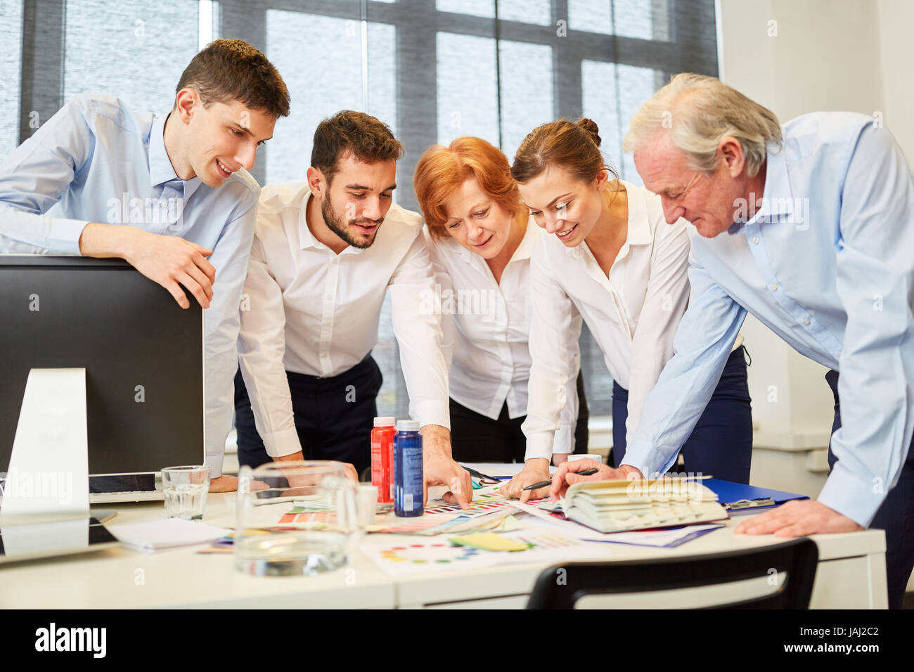 Designer creativo team di pianificazione e il brainstorming nuove idee Foto Stock