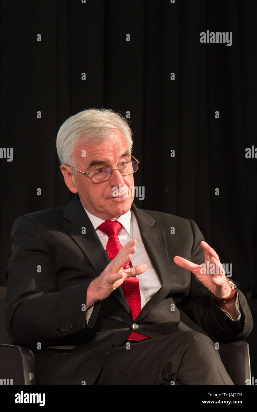 Cancelliere ombra John McDonnell parlando a un husting prima delle elezioni generali 2017 Foto Stock