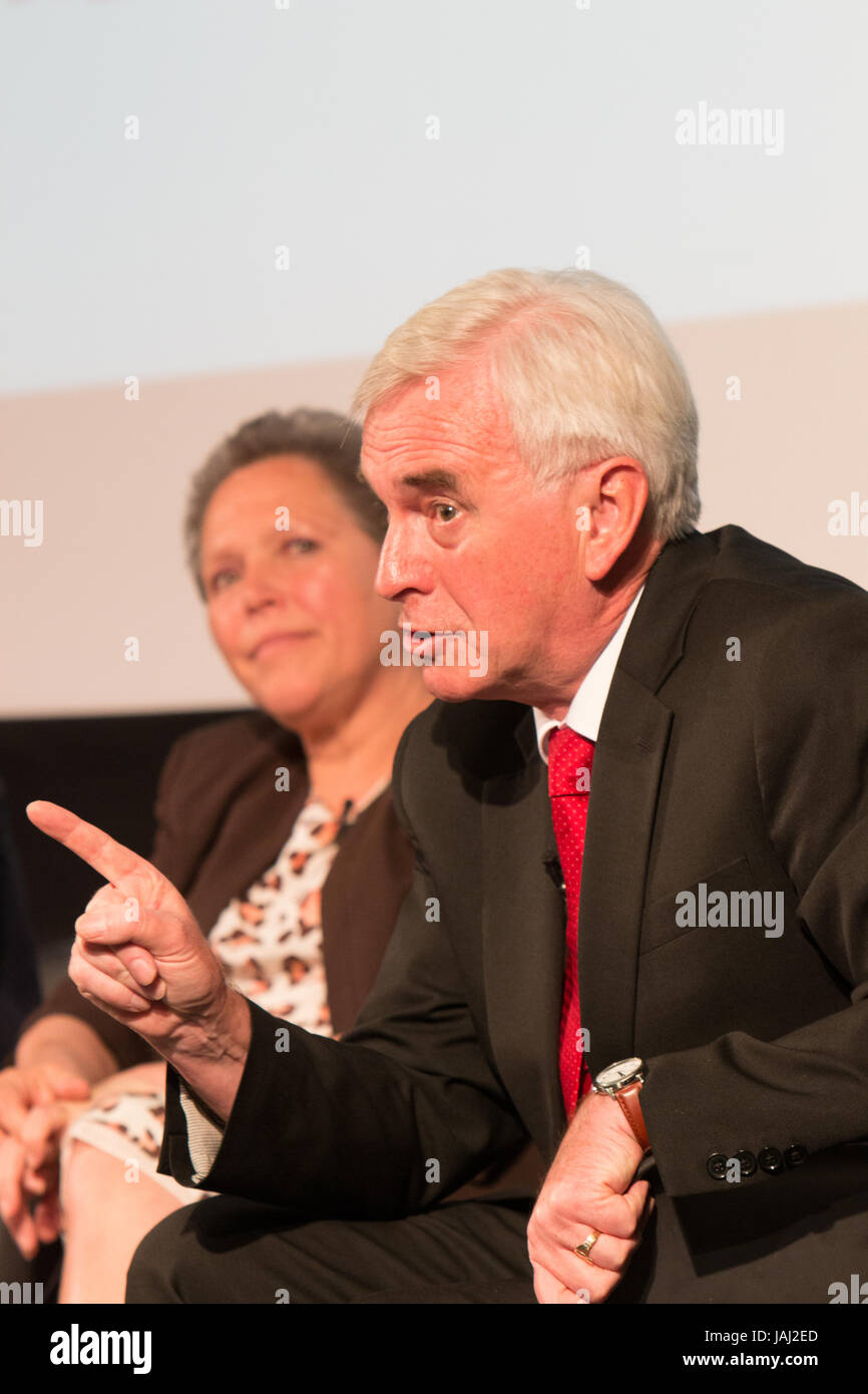 Cancelliere ombra John McDonnell parlando a un husting prima delle elezioni generali 2017 Foto Stock