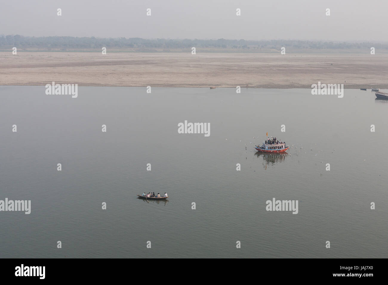 Le barche sul Fiume Gange, Varanasi, Uttar Pradesh, India, Asia Foto Stock