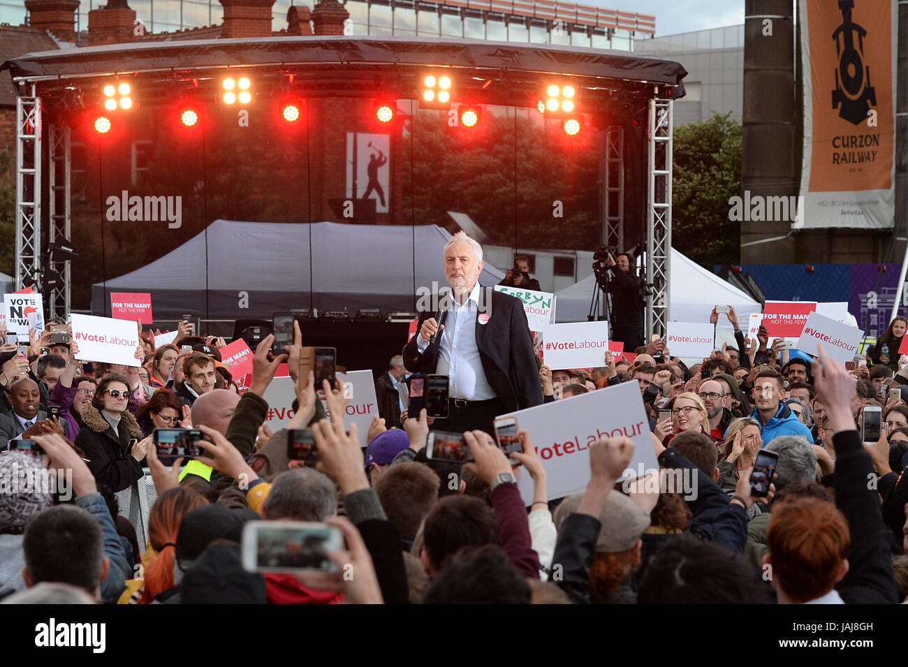 Leader laburista Jeremy Corbyn parlando in un rally a Birmingham durante la campagna elettorale del trail. Foto Stock