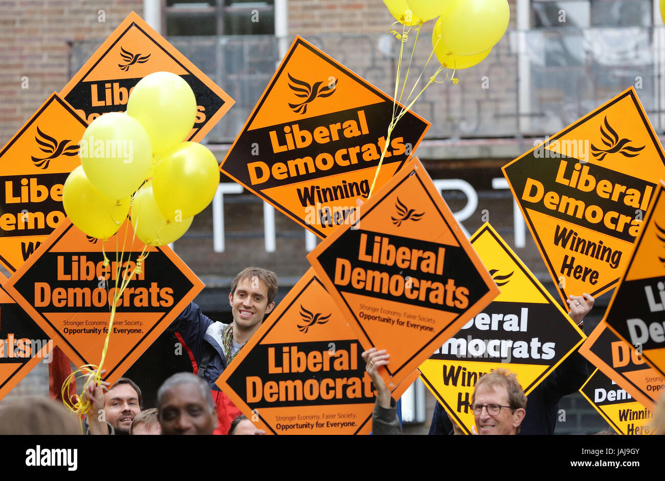 Tim Farron leader dei democratici liberali, campagne di Hornsey, Nord di Londra con Lib Dem Alba candidato Barnes. Sedile attualmente detenute da lavoro di Catherine West MP. Dotato di: atmosfera, vista in cui: Londra, Regno Unito quando: 01 maggio 2017 Credit: Dinendra Haria/WENN.com Foto Stock