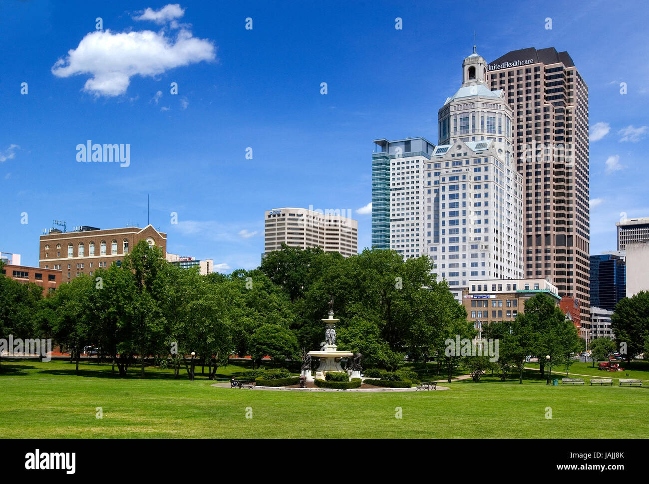 Il punto di vista del centro di Hartford, Connecticut, Stati Uniti d'America da Bushnell Park Foto Stock