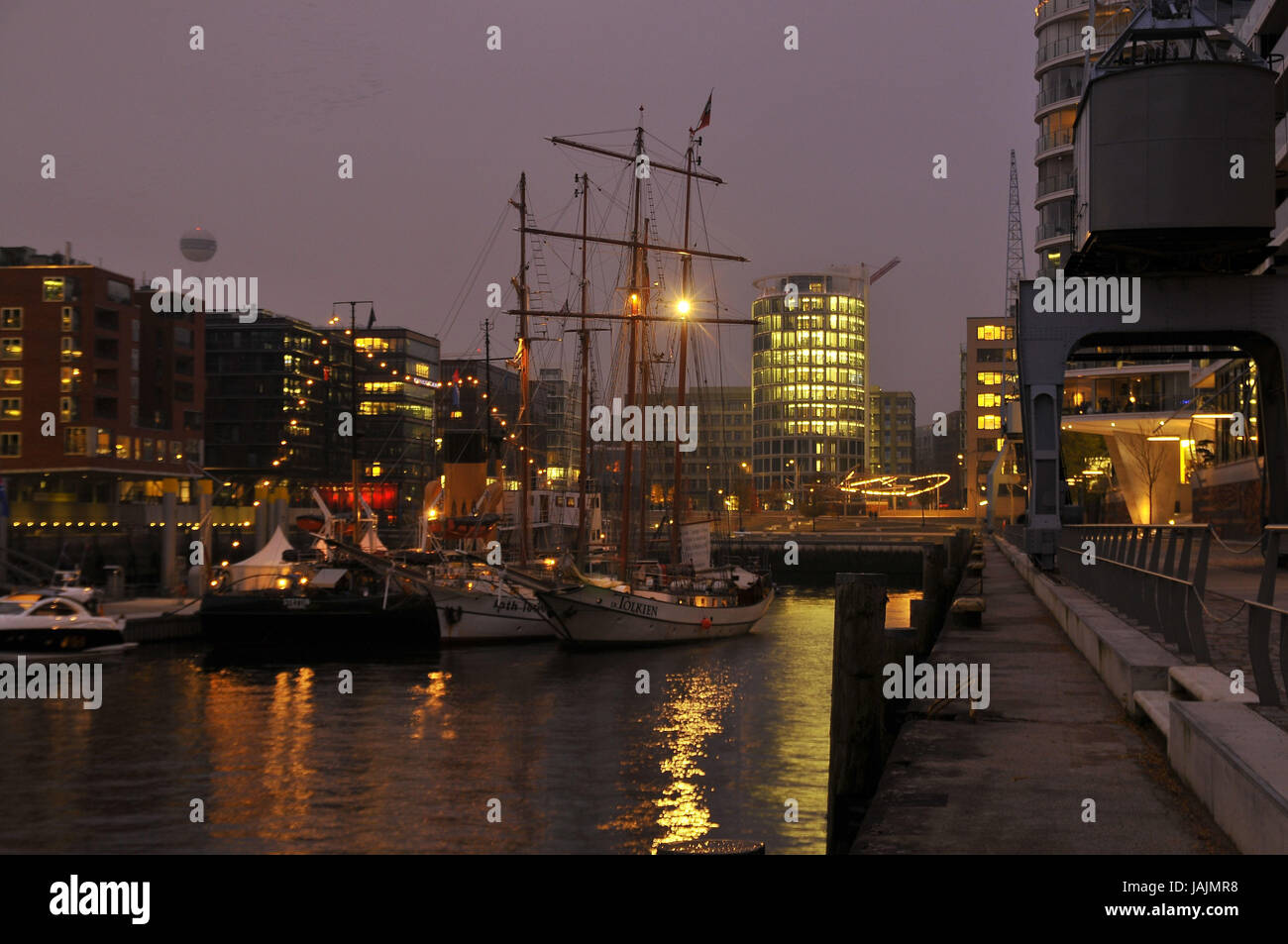 La germania,Amburgo,Sabbia obiettivo del quay,sera,illuminazione,sabbia del porto di obiettivo,porto,yachts,navi,navi,edifici per uffici,nella sera,esclusivamente,porto,SI ACCENDE,reflexion,acque, Foto Stock