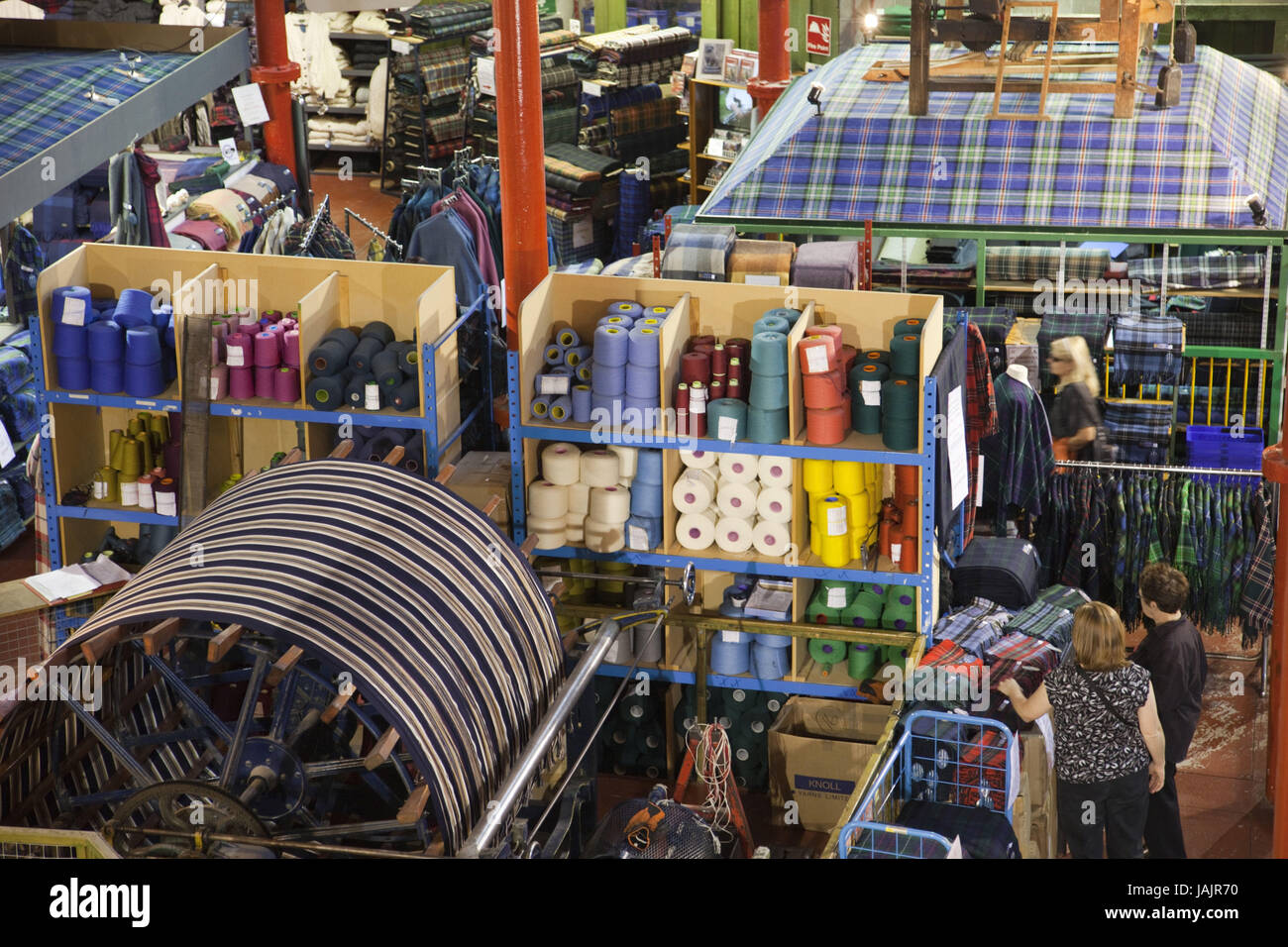 La Scozia , Edimburgo, Tessitura Tartan milioni,tessitura,sostanze,Scot campioni,interior shot, Foto Stock