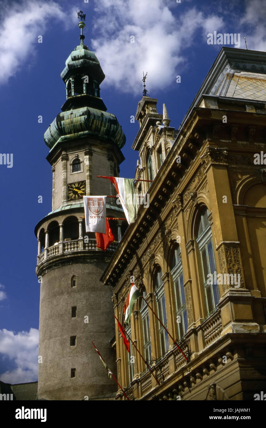 Town Hall e il fuoco torre di guardia a Sopron, Ungheria Foto Stock