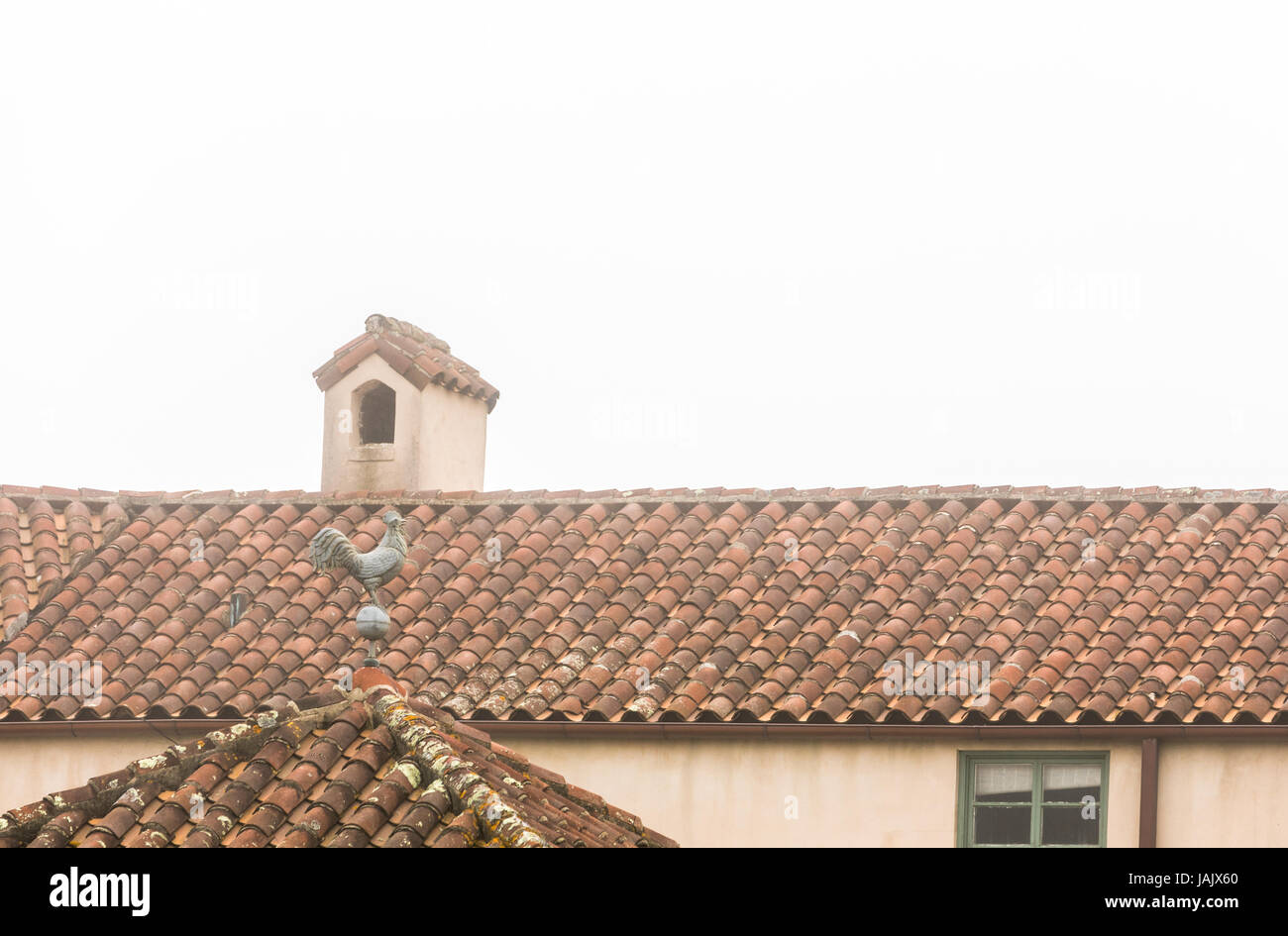 Dettaglio di una terra cotta tetto di tegole negli Hamptons, Long Island NY Foto Stock