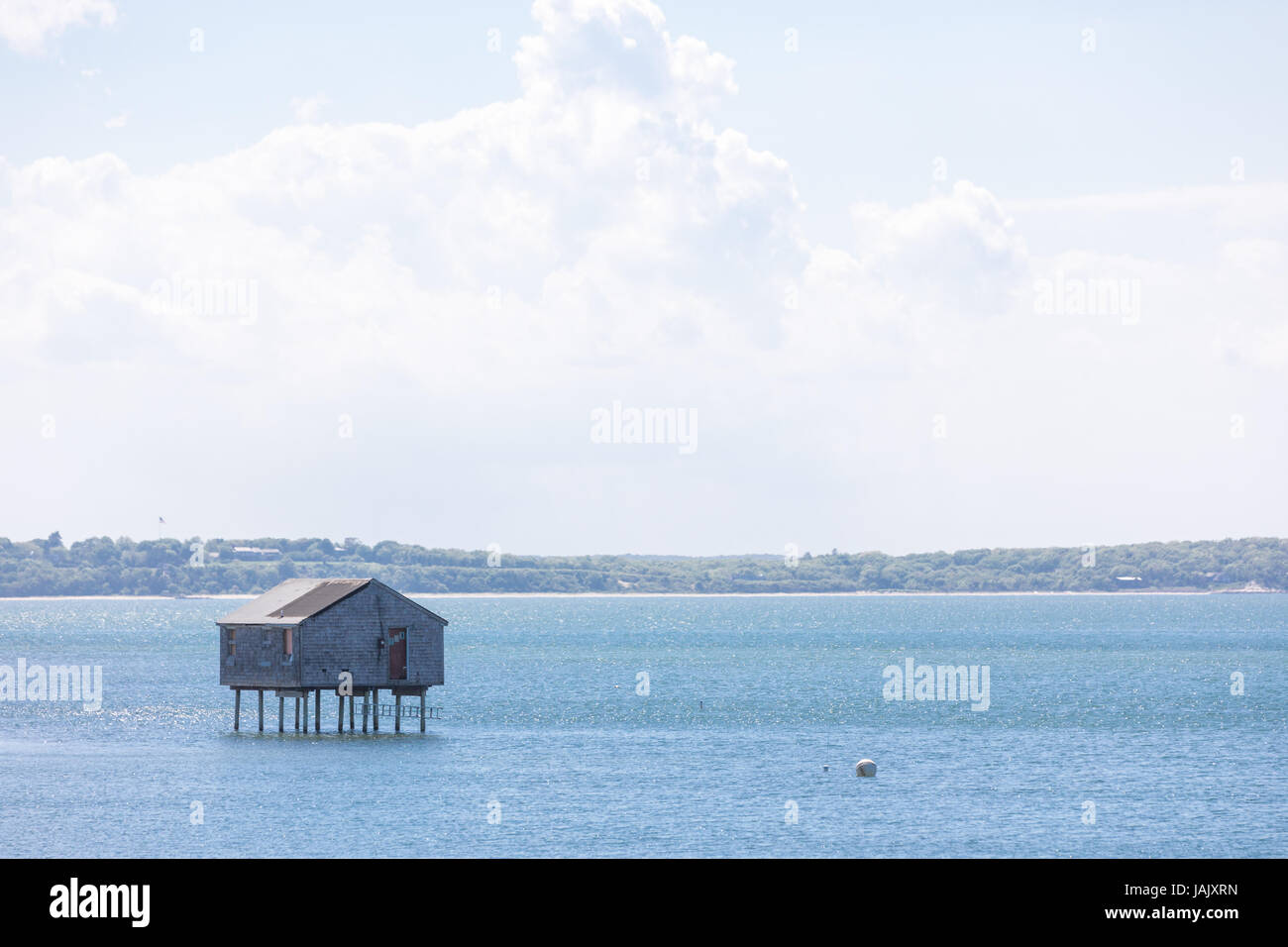 Casa su palafitte in acqua in Eastern long Island, NY Foto Stock
