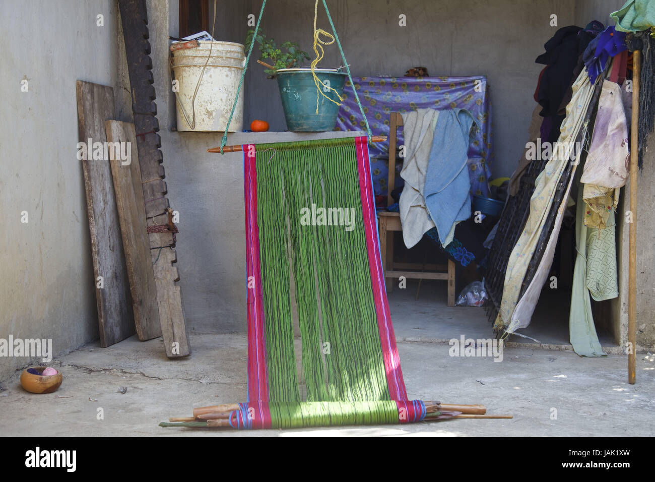 Messico Chiapas,Zinacantan,tessili,ricami merci,hip telaio,abbastanza commercio, Foto Stock