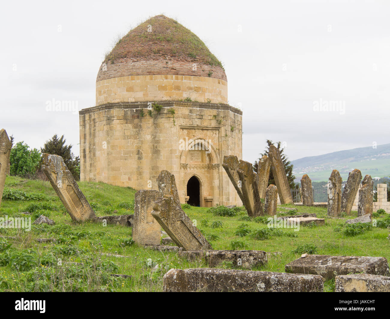 Yeddi Gumbez, Shirvan cupole o il mausoleo di Shamakhi, tombe della dinastia Shirvan righelli sul fianco di una collina al di fuori della città Shamakhi in Azerbaigian Foto Stock