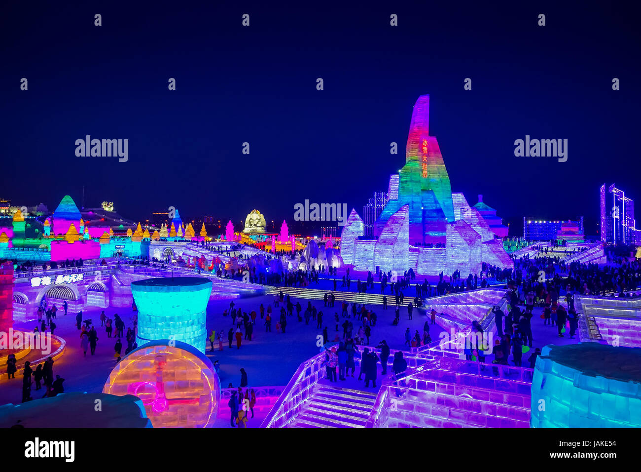 Harbin, Cina - 9 Febbraio 2017: bello e colorato di Harbin International Ice e Snow Sculpture Festival si tiene ogni anno durante il periodo invernale. Foto Stock