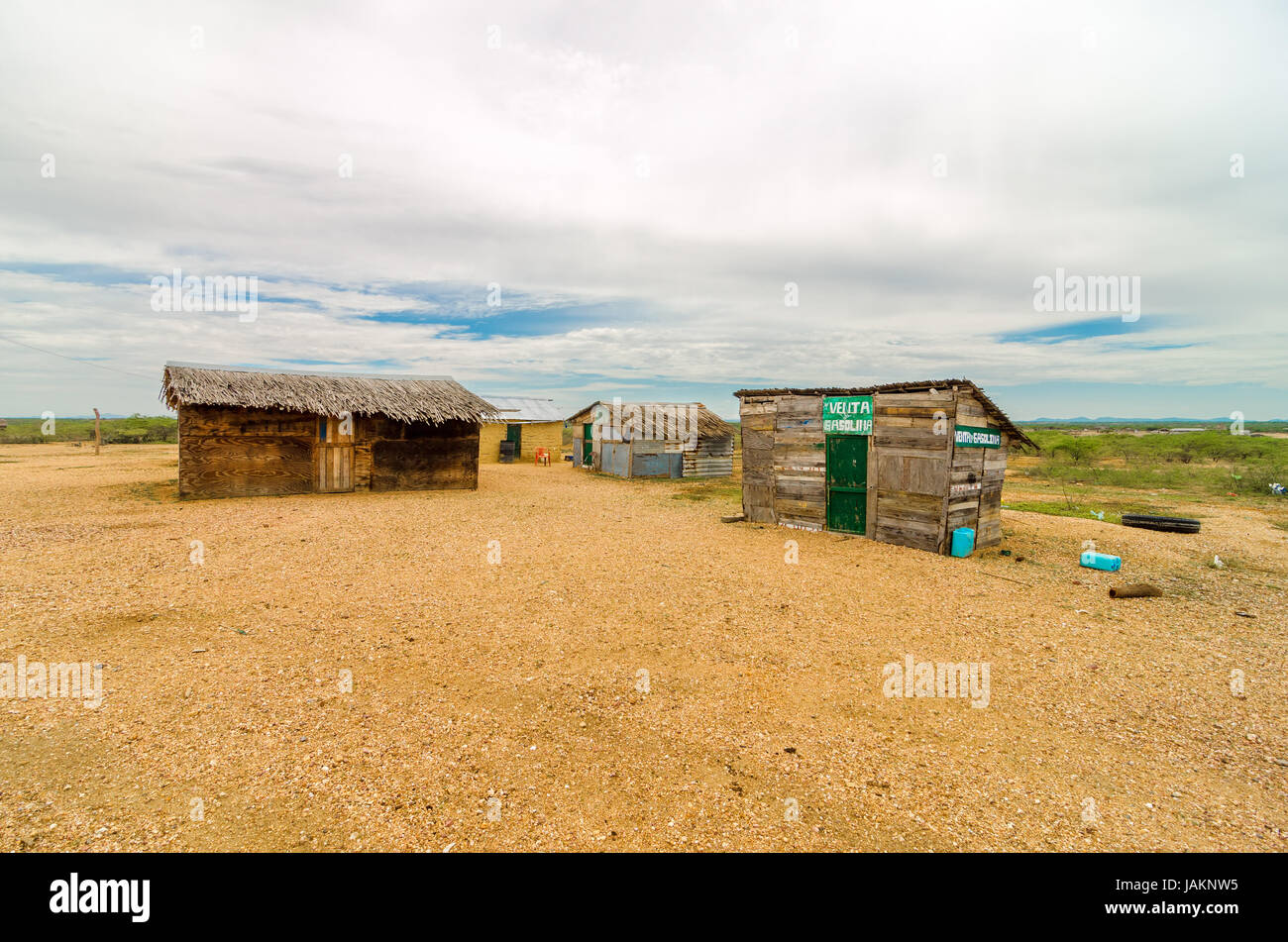 Baracche di legno in un deserto di La Guajira, Colombia Foto Stock