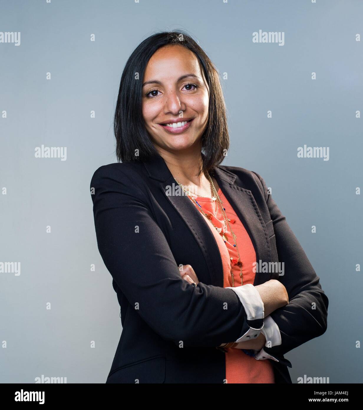 Nadia Hathroubi-Safsaf, giornalista francese e editor in chief della rivista Le courrier de l'Atlas. Parigi, 2015 foto Damien Grenon Foto Stock