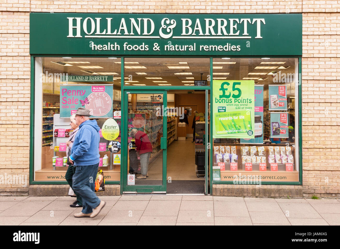 La Holland & Barrett shop store in Ely , Cambridgeshire , Inghilterra , Inghilterra , Regno Unito Foto Stock La Holland & Barrett shop store in Ely , Cambridgeshire , Inghilterra , Inghilterra , Regno Unito Foto Stock