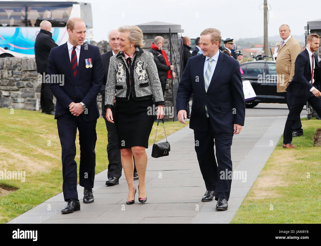 Il Duca di Cambridge, Principessa Astrid del Belgio e Taoiseach Enda Kenny arriva per una cerimonia presso l'isola di Irlanda Peace Park di Messines, Belgio per commemorare la battaglia di Messines Ridge. Foto Stock