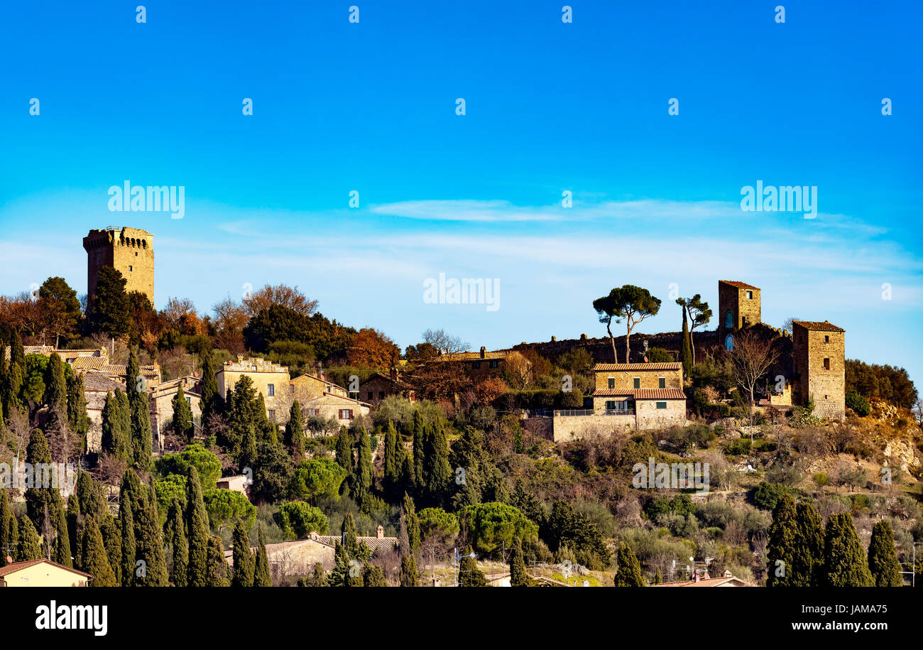 Monticchiello tradizionale villaggio toscano skyline. Siena, Toscana, Italia Europa. Foto Stock