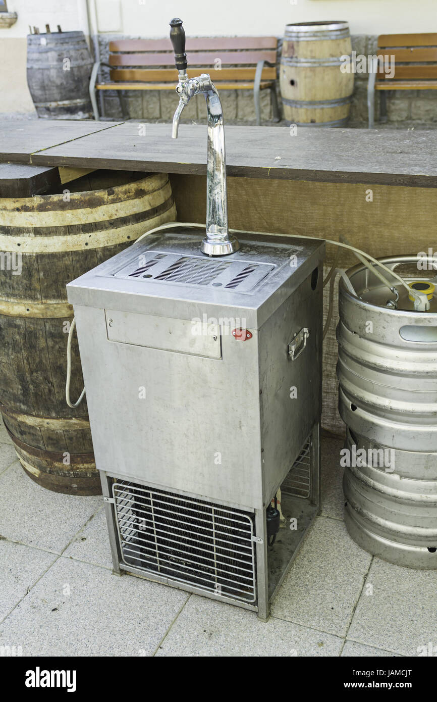 Birra di metallo tocca all'interno di bar, ristorazione e business Foto Stock