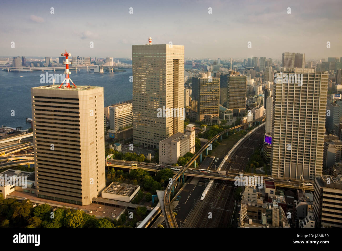 Giappone,Tokyo,Minato Ku Distrikt,con il treno ad alta velocità Shinkansen,centro città, Foto Stock