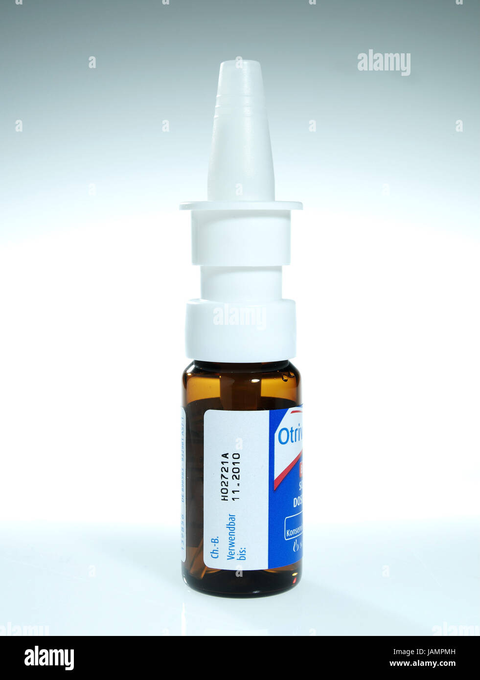 Spray Nasale,bottiglia,etichetta,medicina,farmaco,flacone di farmaco,spray,la bottiglia spray,Dosierfläschchen,Dosierspray,supporto,carico,data di scadenza,data di scadenza,data di scadenza,usabilità,freddo,corizza,corizza spray,oggetto fotografia,studio,Frei della targa, Foto Stock