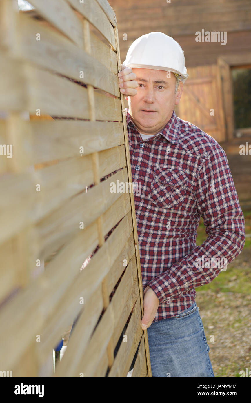 Imprenditore maturo di un sito in costruzione Foto Stock