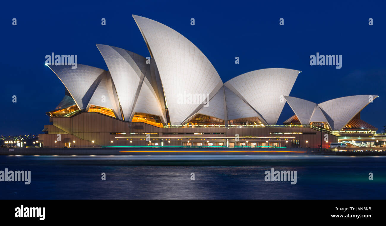 Sydney Opera House dopo il tramonto. NSW, Australia Foto Stock
