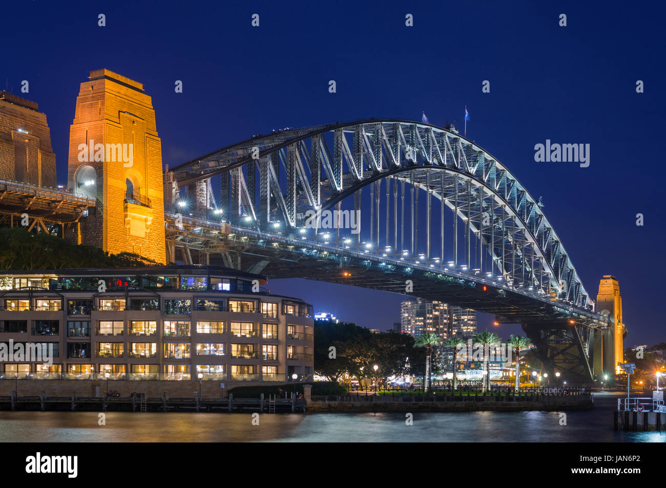 Il Ponte del Porto di Sydney con Hyatt Park Hotel al tramonto. Sydney, NSW, Australa. Foto Stock