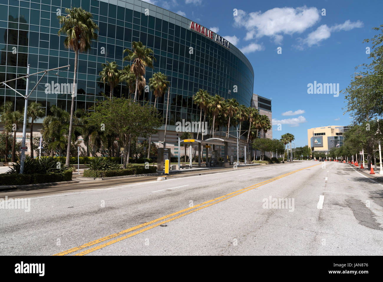 Il Amalie Arena sul vecchio Water Street Downtown Tampa Florida USA. Aprile 2017. Il HSBA fermata tram e della distanza del centro di storia Foto Stock
