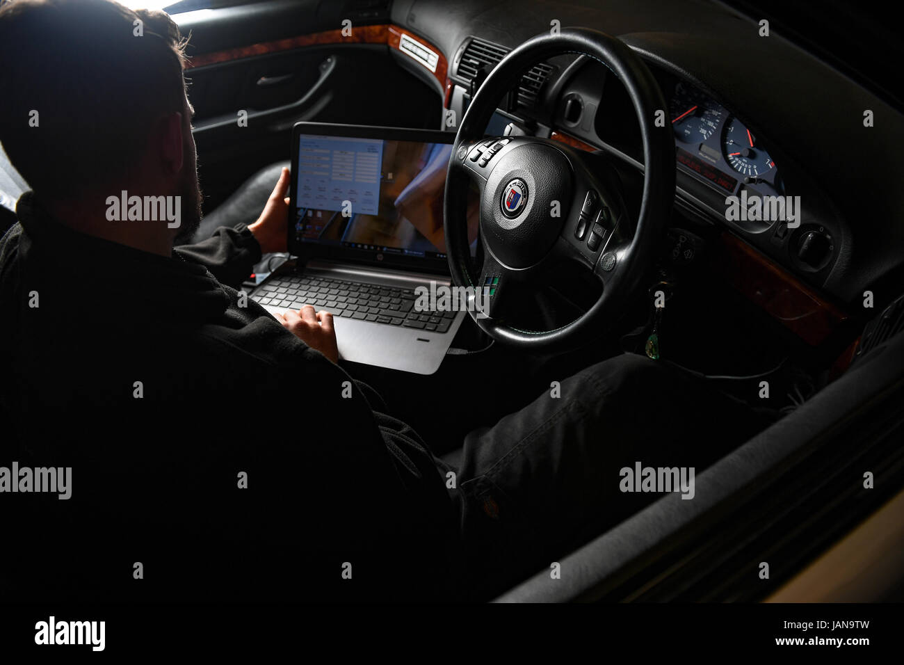 Auto test di diagnostica su una BMW Alpina Foto Stock