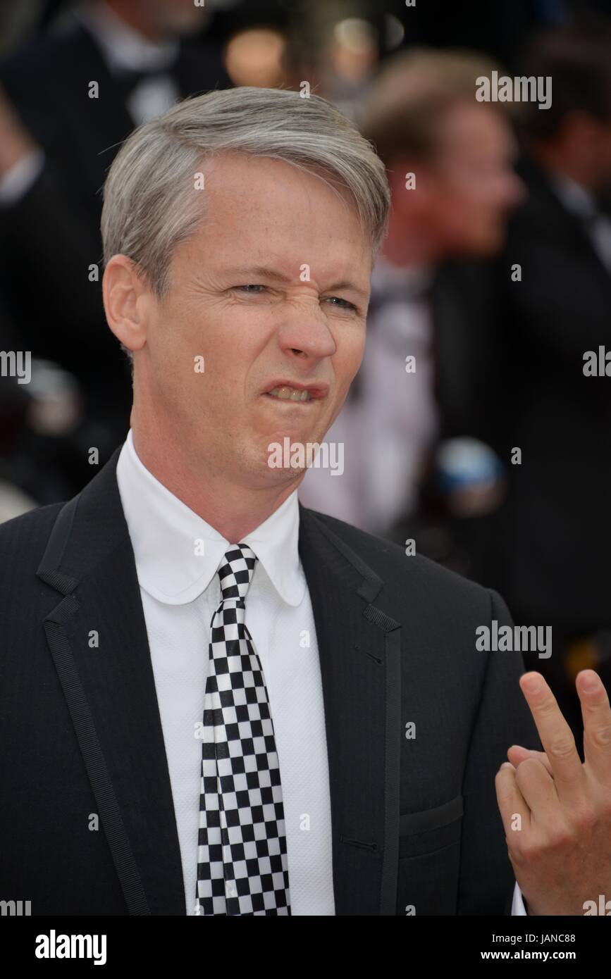 John Cameron Mitchell che arrivano sul tappeto rosso per il film 'l uccisione di un cervo Sacro' settantesimo Cannes Film Festival Maggio 22, 2017 foto Jacky Godard Foto Stock
