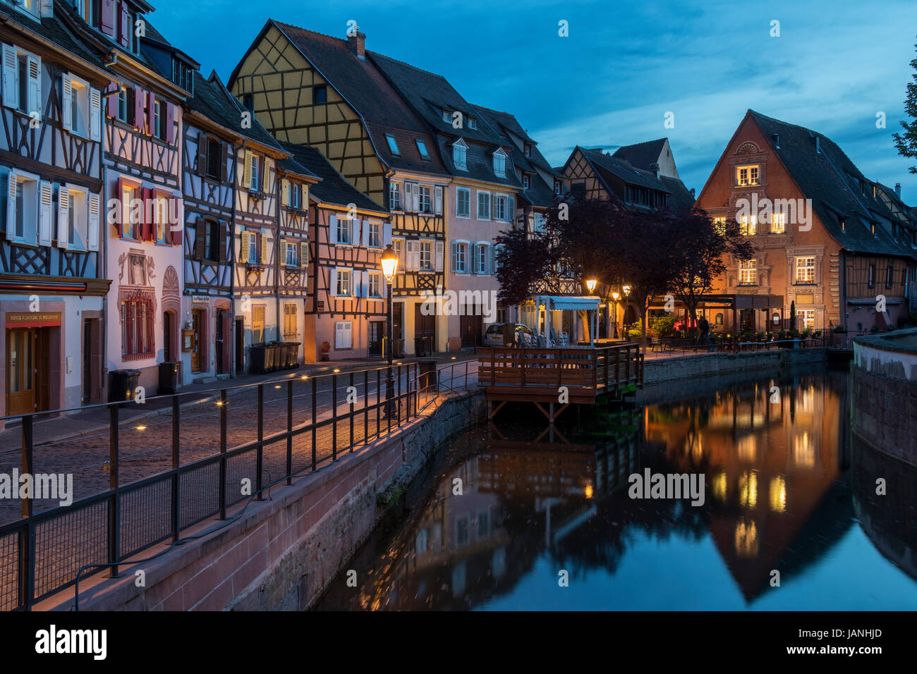 La storica Little Venice area della città vecchia di Colmar nella regione Alsazia del nord-est della Francia. Foto Stock