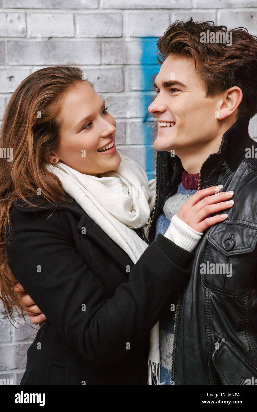 Foto di una coppia felice in amore. La foto è del PhotoWalk a Berlino durante Expo Microstock. Foto Stock