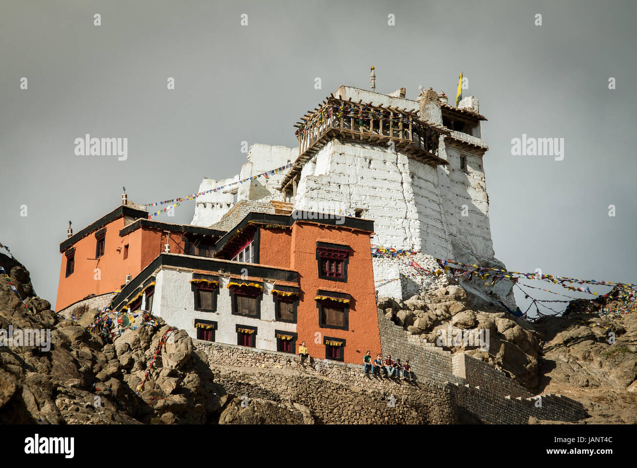 Leh Gompa o Namgyal Tsemo Gompa un antico storico edificio buddista in Ladakh. Un bellissimo e unico edificio in stile tibetano in Himalaya Foto Stock