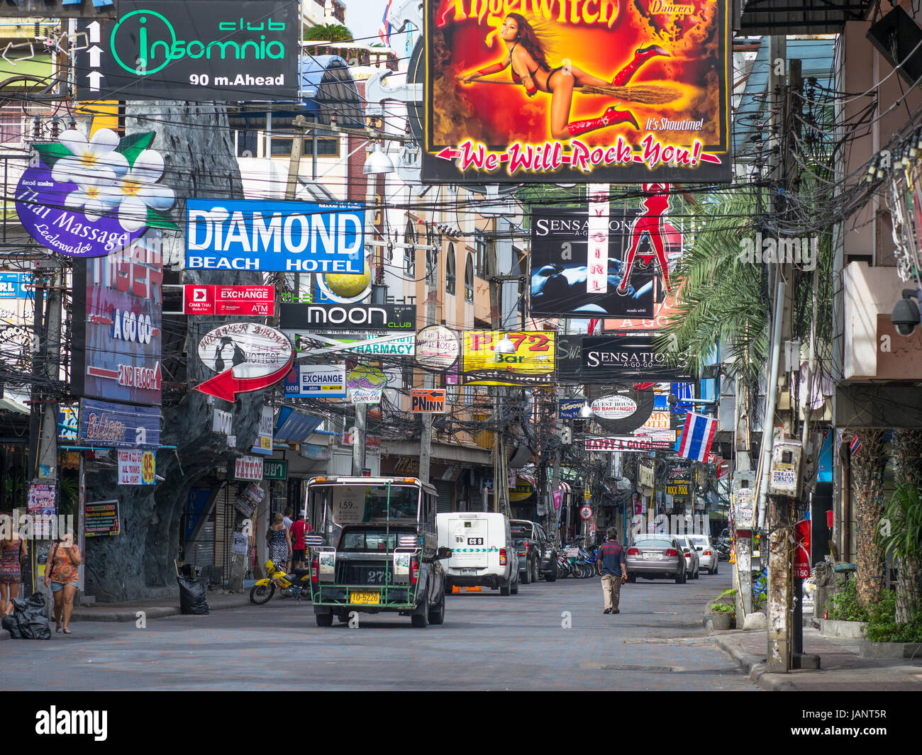 La famigerata Walking Street a sud di Pattaya, Chonburi Provincia in Thailandia, durante le ore diurne. Foto Stock
