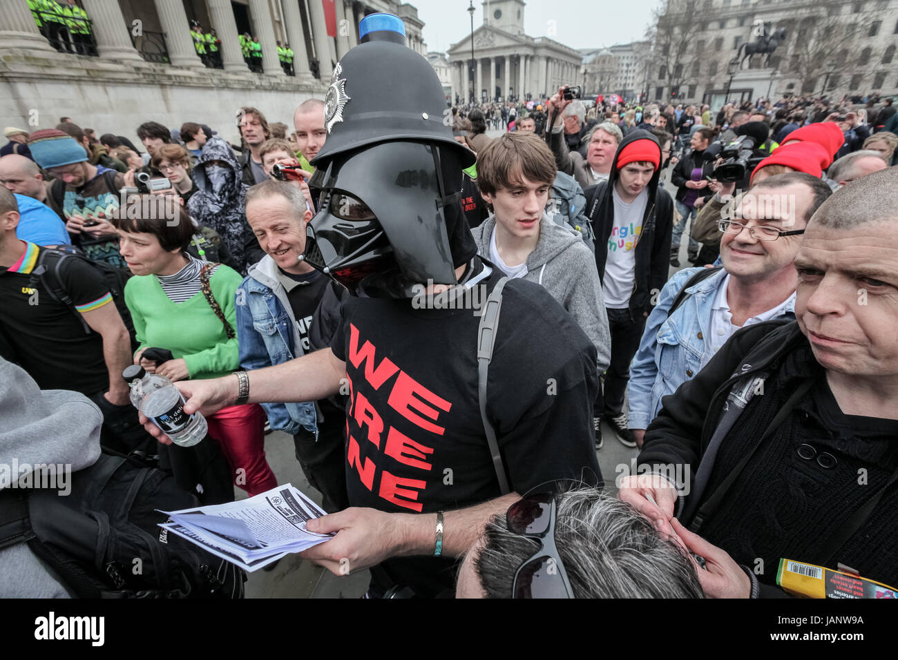 Protesta Anti-Cuts vede oltre 250.000 manifestanti marzo a Londra per opporsi alla coalizione di governo di tagli della spesa pubblica. Foto Stock