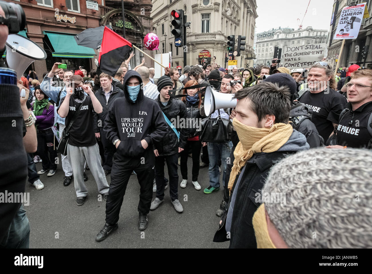 Protesta Anti-Cuts vede oltre 250.000 manifestanti marzo a Londra per opporsi alla coalizione di governo di tagli della spesa pubblica. Foto Stock